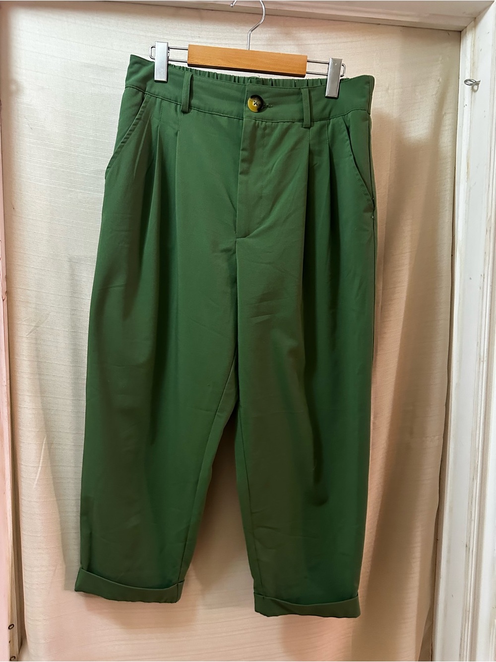 Stradivarius Green Pleated High Waist Tapered Cropped Pants Elastic Waist